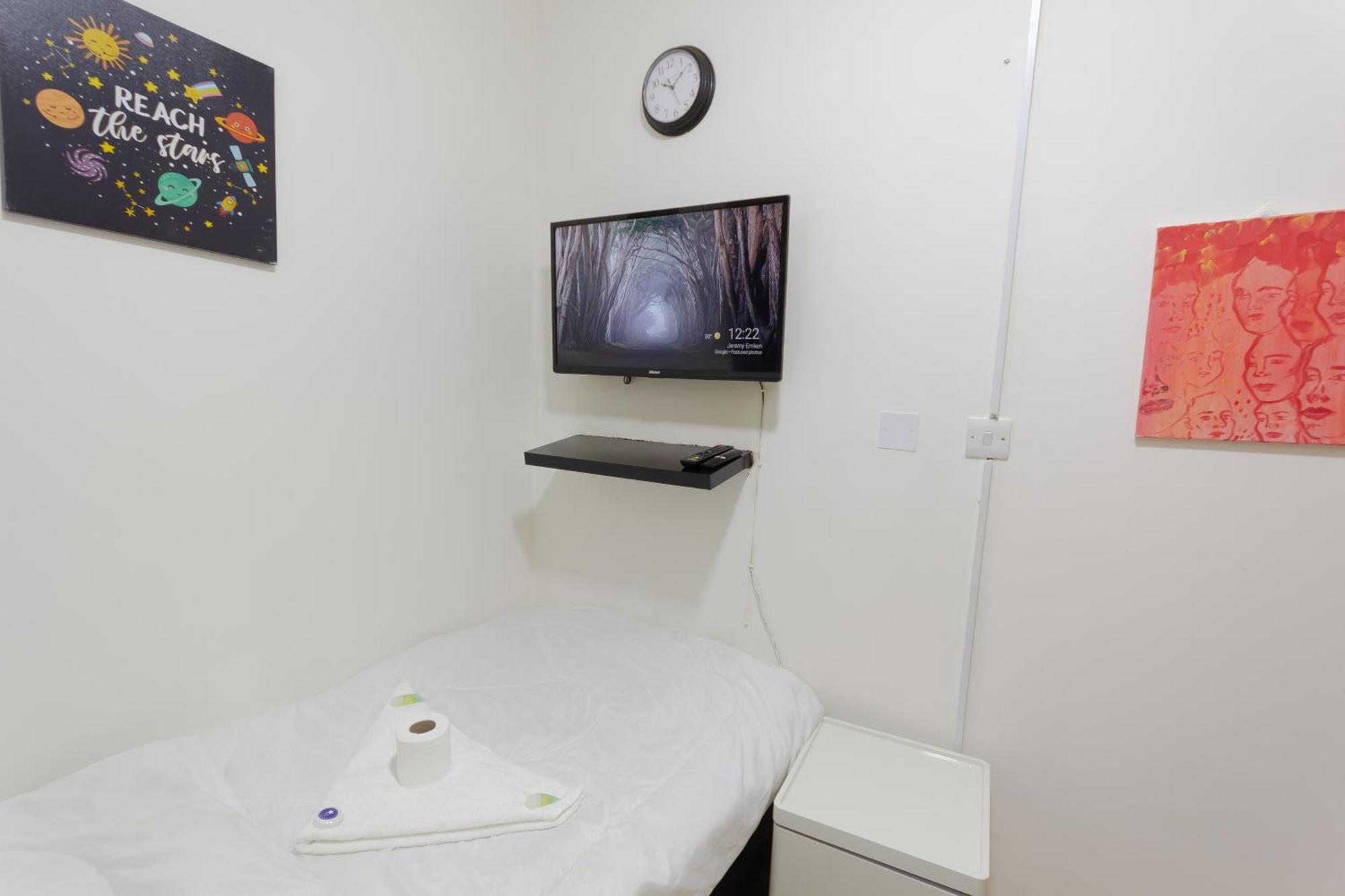 Budget Rooms With Private Bathroom For 'Girls' Only In Dubai, Marina 外观 照片