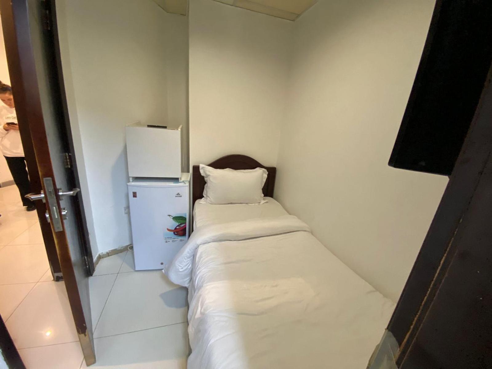 Budget Rooms With Private Bathroom For 'Girls' Only In Dubai, Marina 外观 照片
