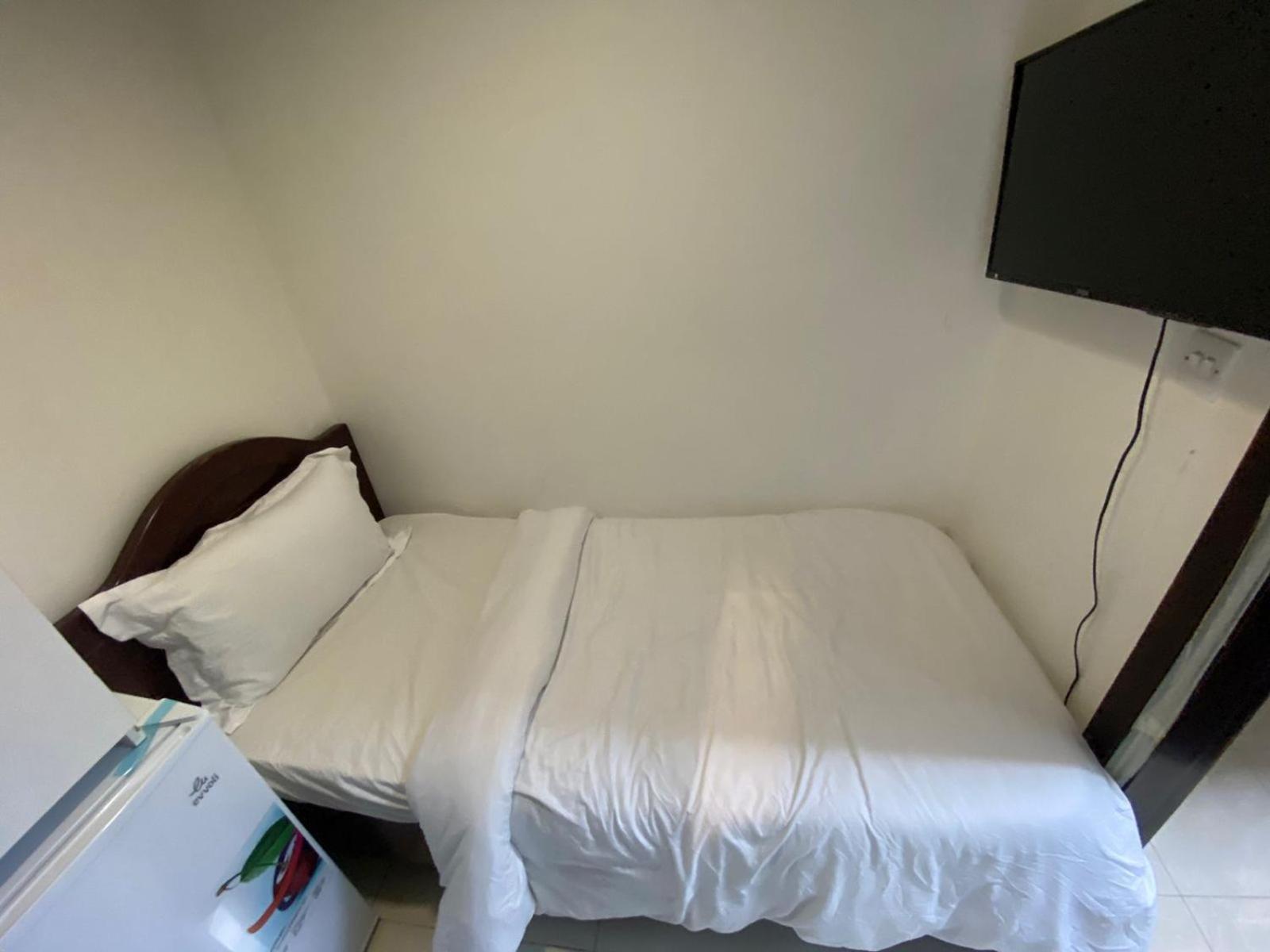 Budget Rooms With Private Bathroom For 'Girls' Only In Dubai, Marina 外观 照片