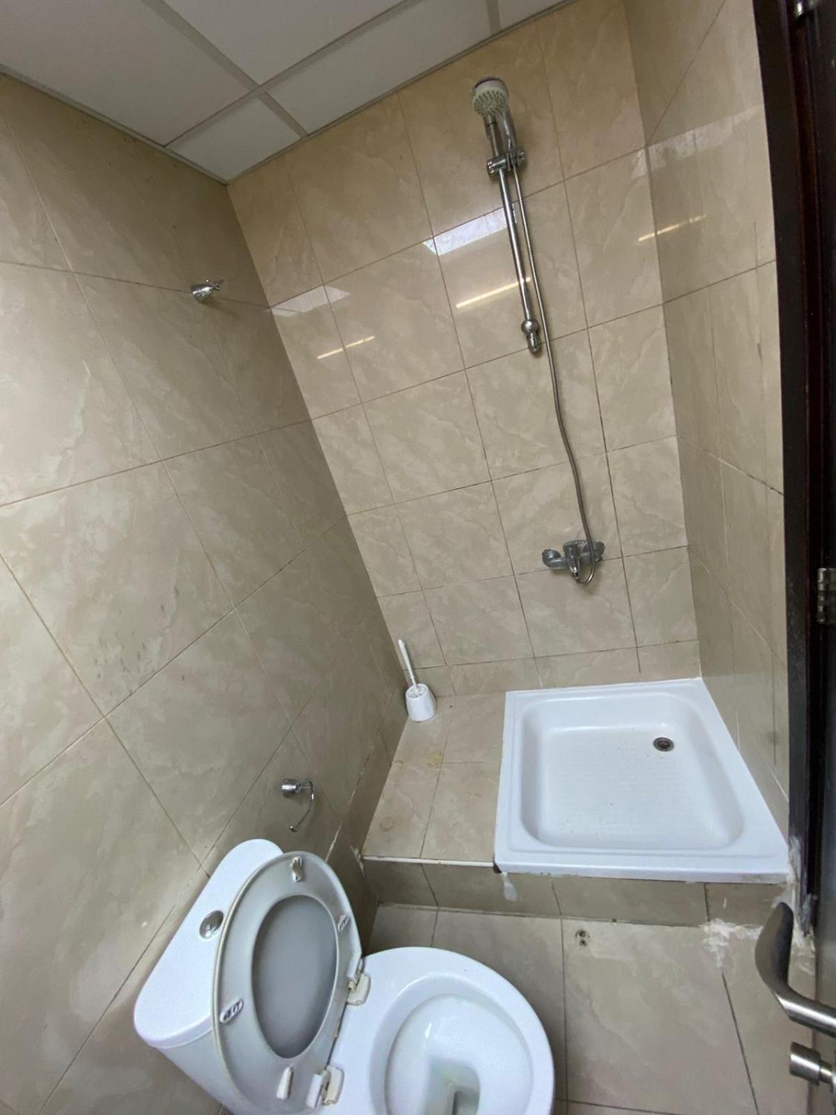 Budget Rooms With Private Bathroom For 'Girls' Only In Dubai, Marina 外观 照片