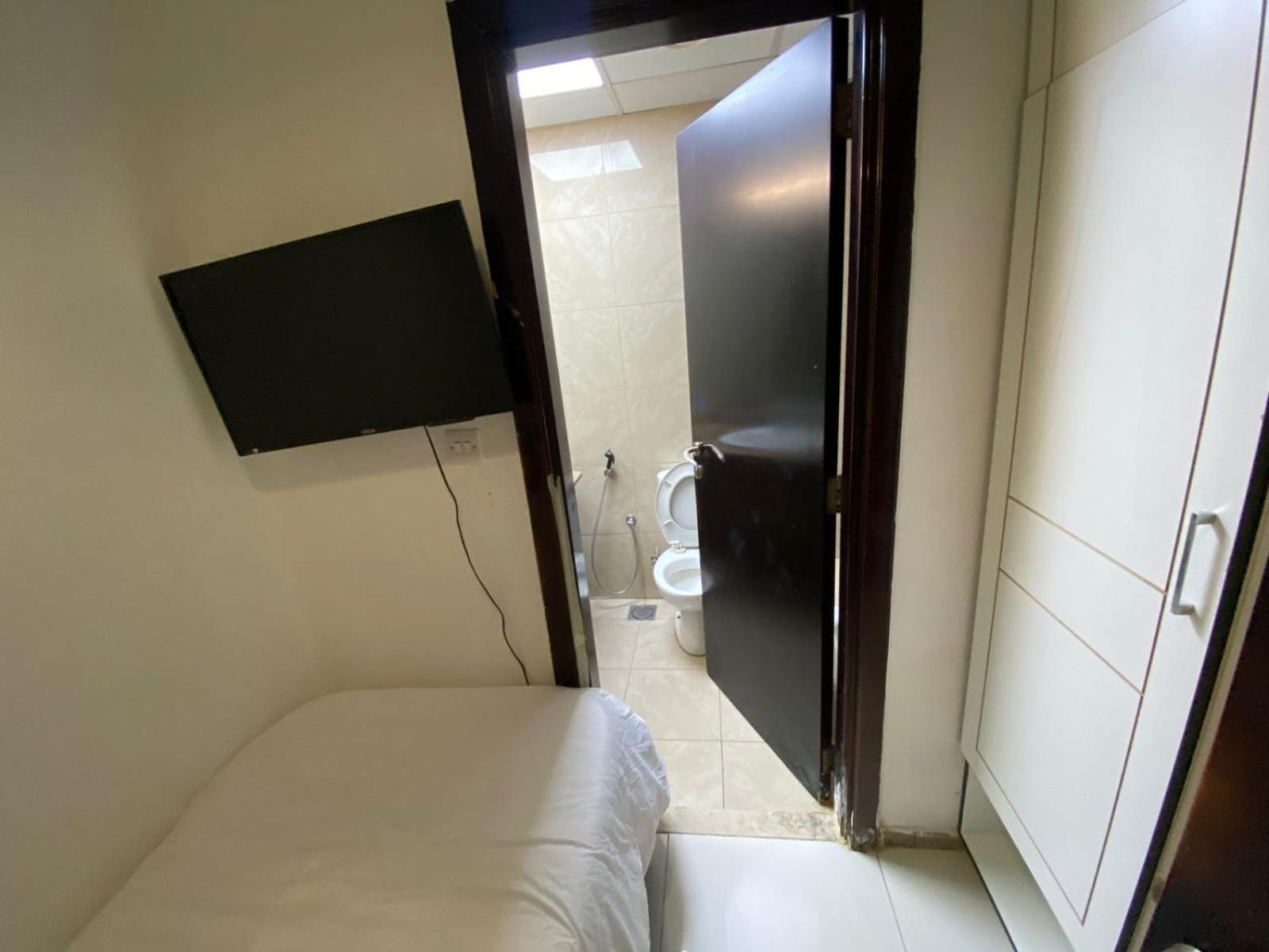 Budget Rooms With Private Bathroom For 'Girls' Only In Dubai, Marina 外观 照片