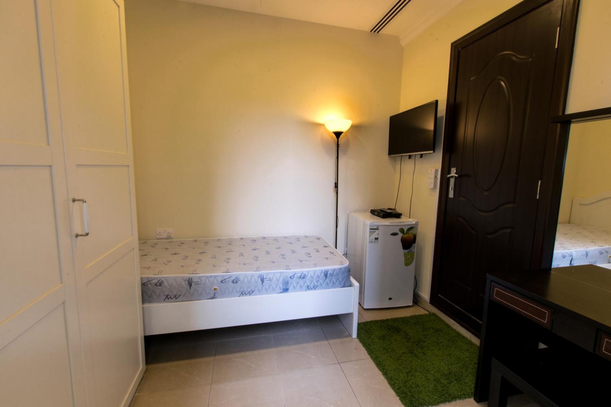 Budget Rooms With Private Bathroom For 'Girls' Only In Dubai, Marina 外观 照片