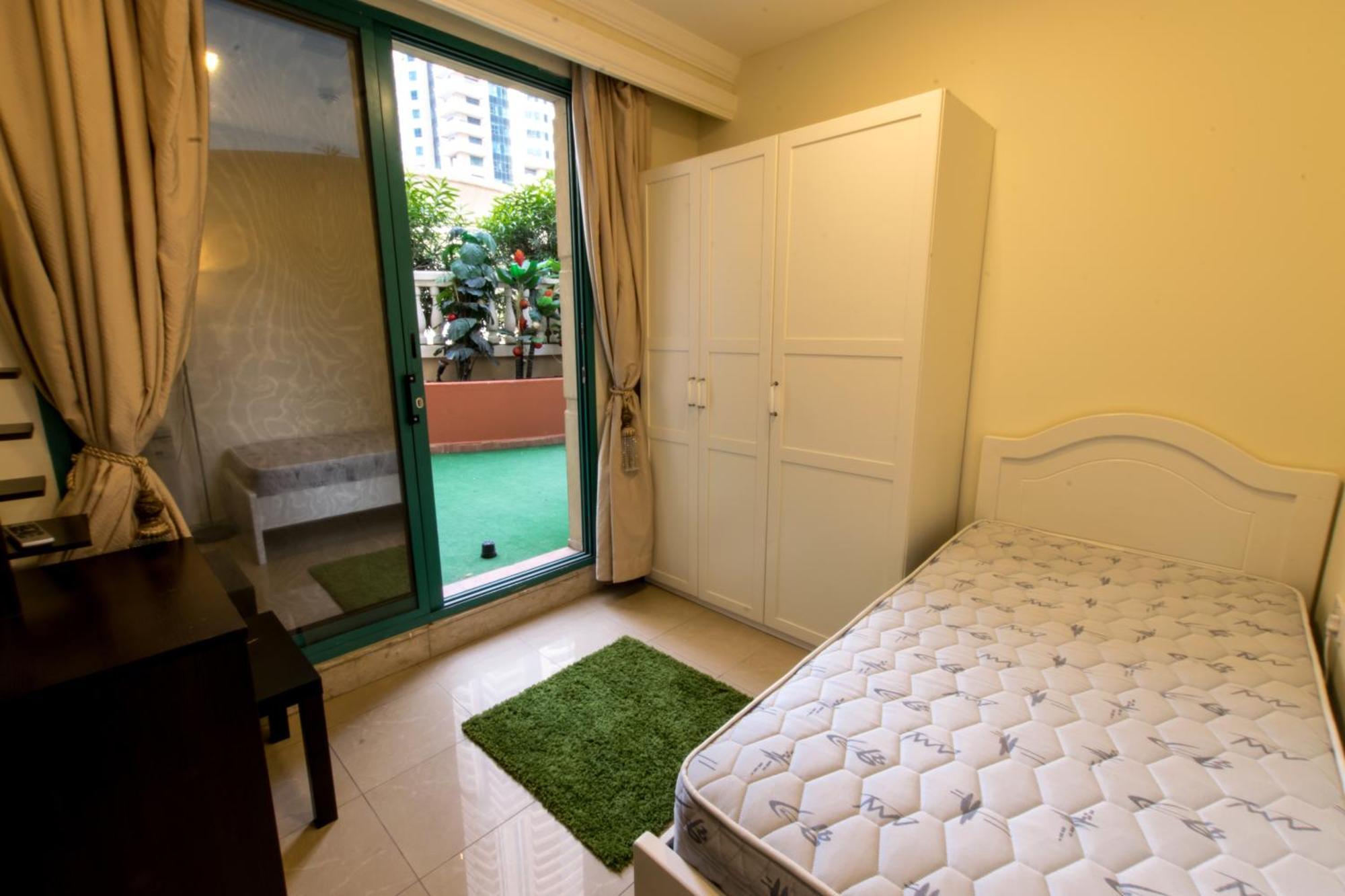 Budget Rooms With Private Bathroom For 'Girls' Only In Dubai, Marina 外观 照片