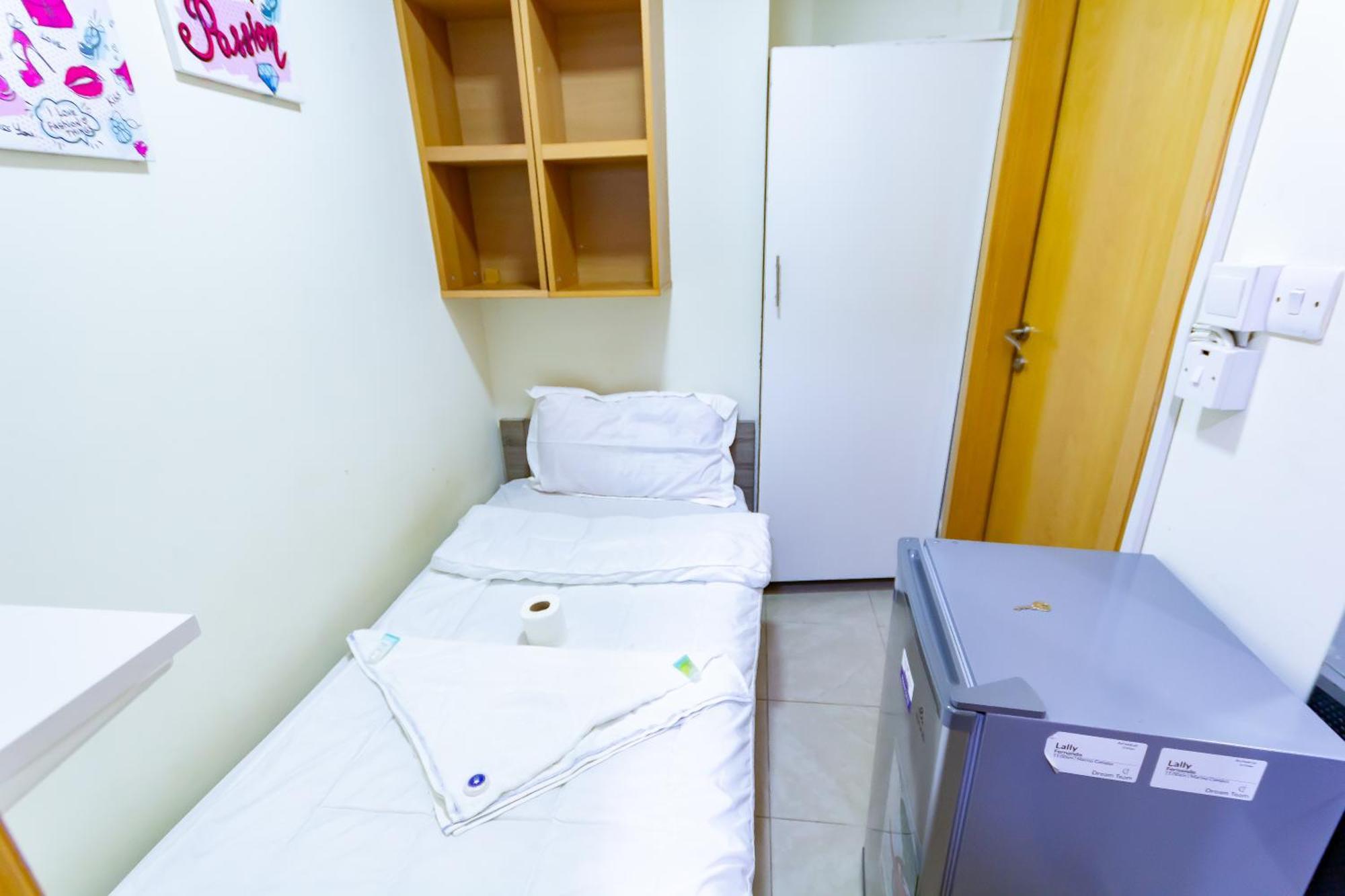Budget Rooms With Private Bathroom For 'Girls' Only In Dubai, Marina 外观 照片