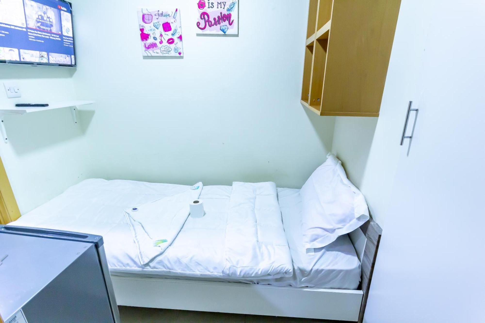 Budget Rooms With Private Bathroom For 'Girls' Only In Dubai, Marina 外观 照片