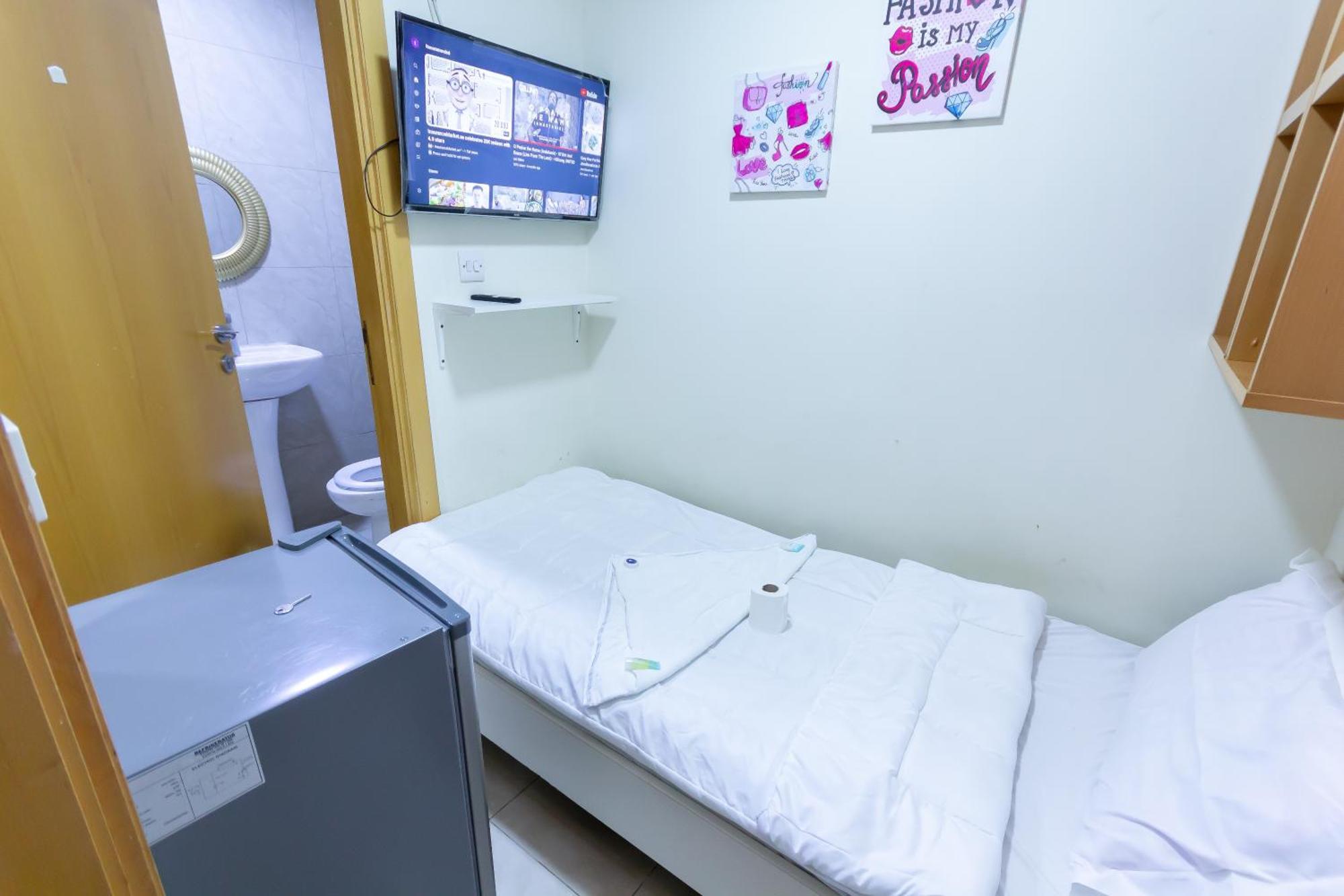 Budget Rooms With Private Bathroom For 'Girls' Only In Dubai, Marina 外观 照片