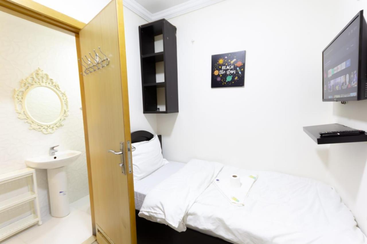 Budget Rooms With Private Bathroom For 'Girls' Only In Dubai, Marina 外观 照片