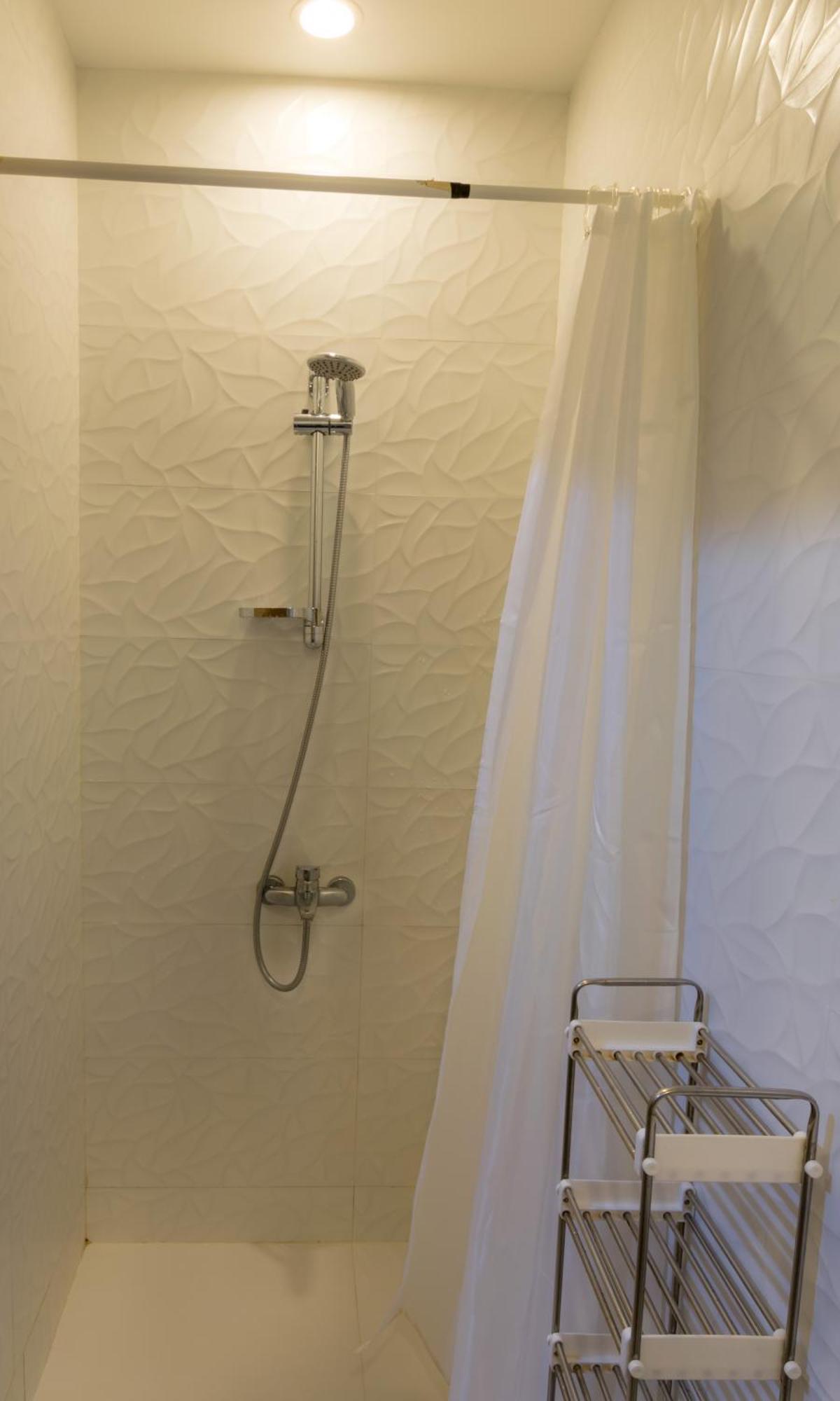 Budget Rooms With Private Bathroom For 'Girls' Only In Dubai, Marina 外观 照片