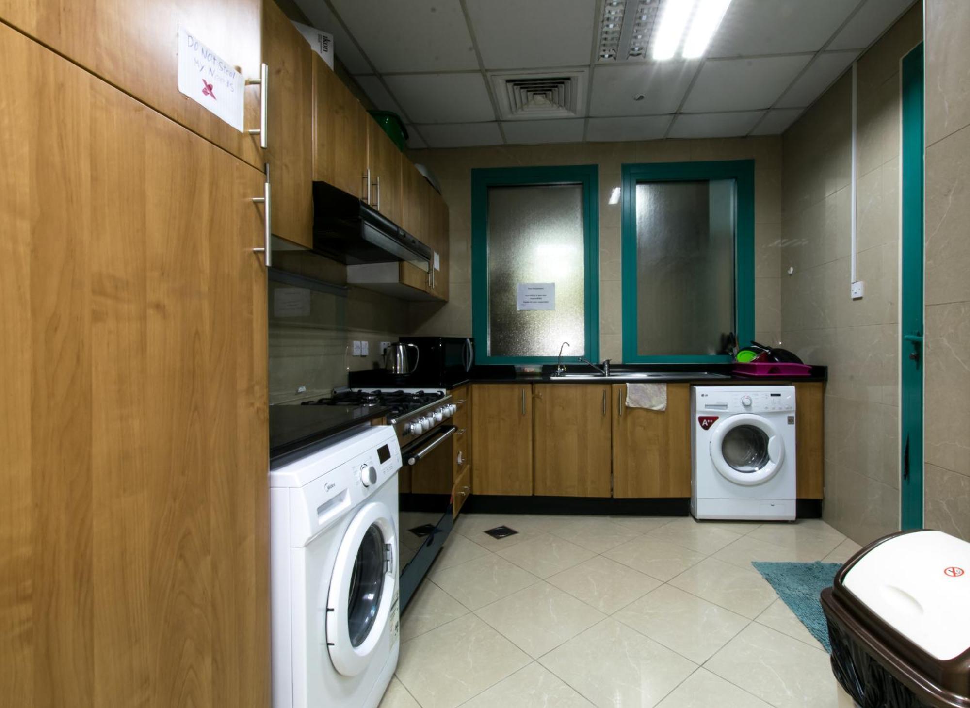 Budget Rooms With Private Bathroom For 'Girls' Only In Dubai, Marina 外观 照片