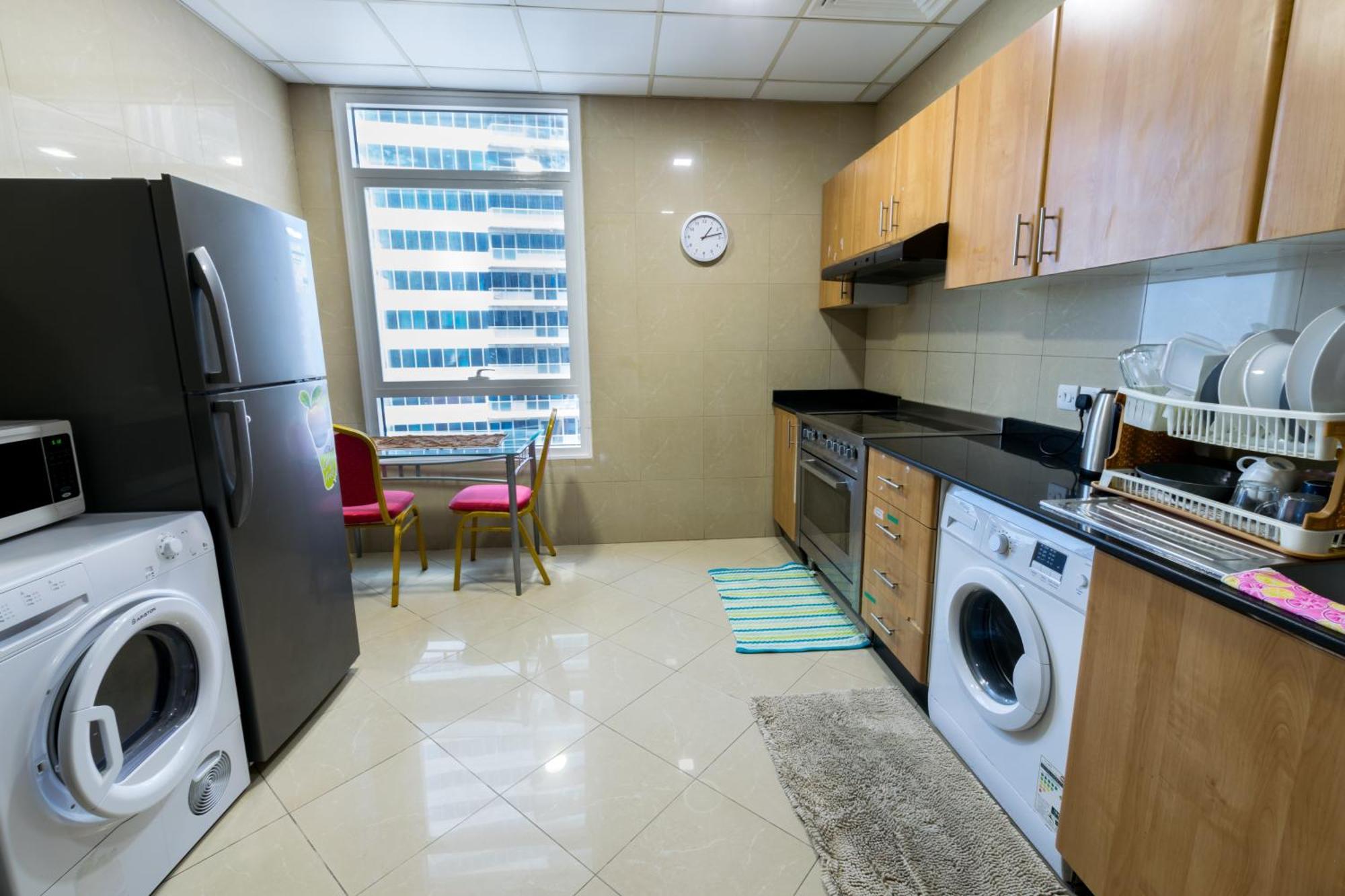 Budget Rooms With Private Bathroom For 'Girls' Only In Dubai, Marina 外观 照片
