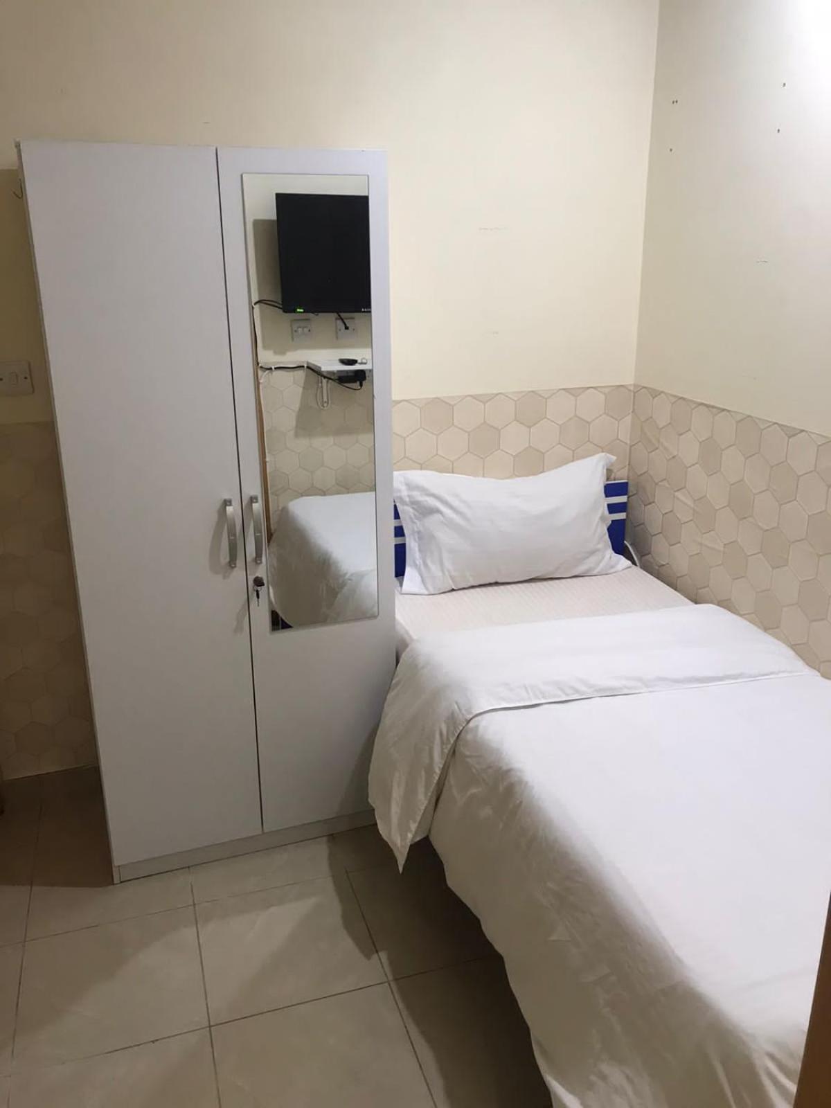 Budget Rooms With Private Bathroom For 'Girls' Only In Dubai, Marina 外观 照片