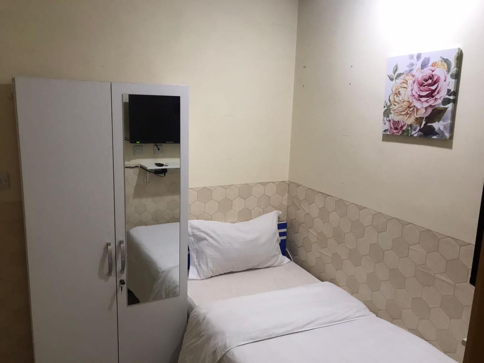 Budget Rooms With Private Bathroom For 'Girls' Only In Dubai, Marina 外观 照片