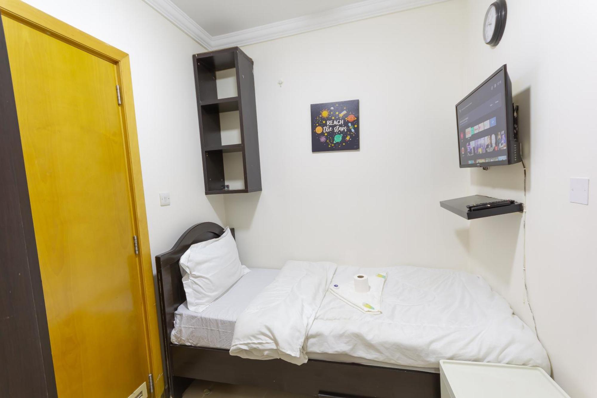 Budget Rooms With Private Bathroom For 'Girls' Only In Dubai, Marina 外观 照片