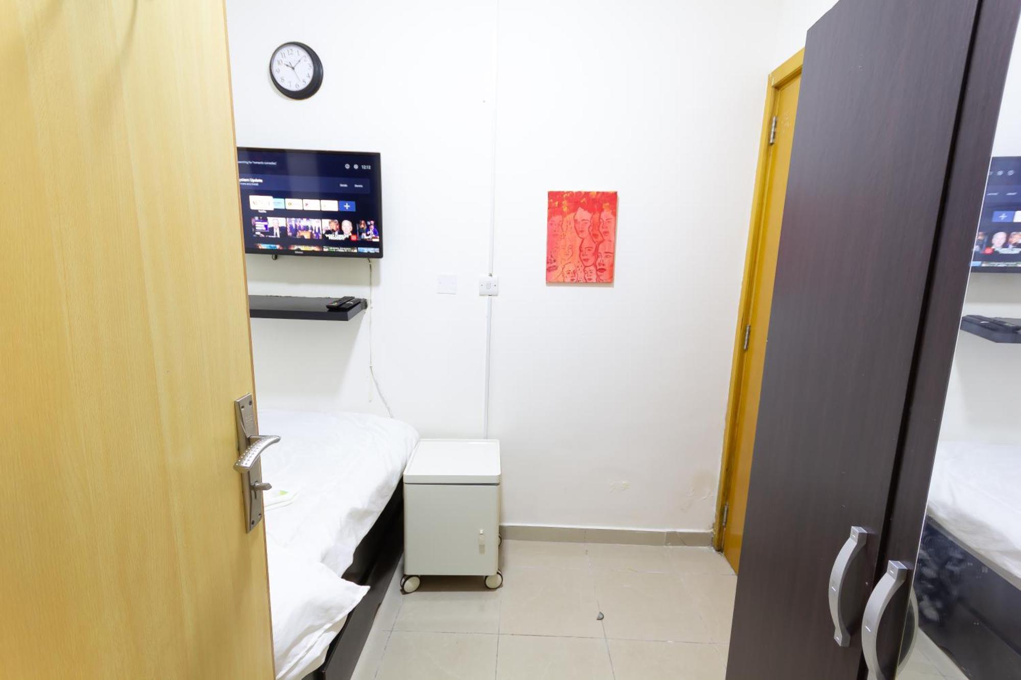 Budget Rooms With Private Bathroom For 'Girls' Only In Dubai, Marina 外观 照片